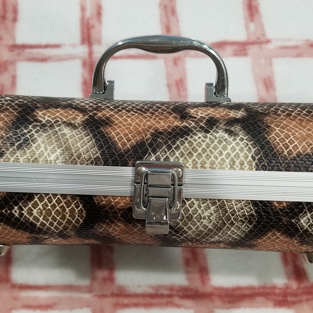 Primeware Hard Shell Insulated Wine Purse with Handle in Burmese